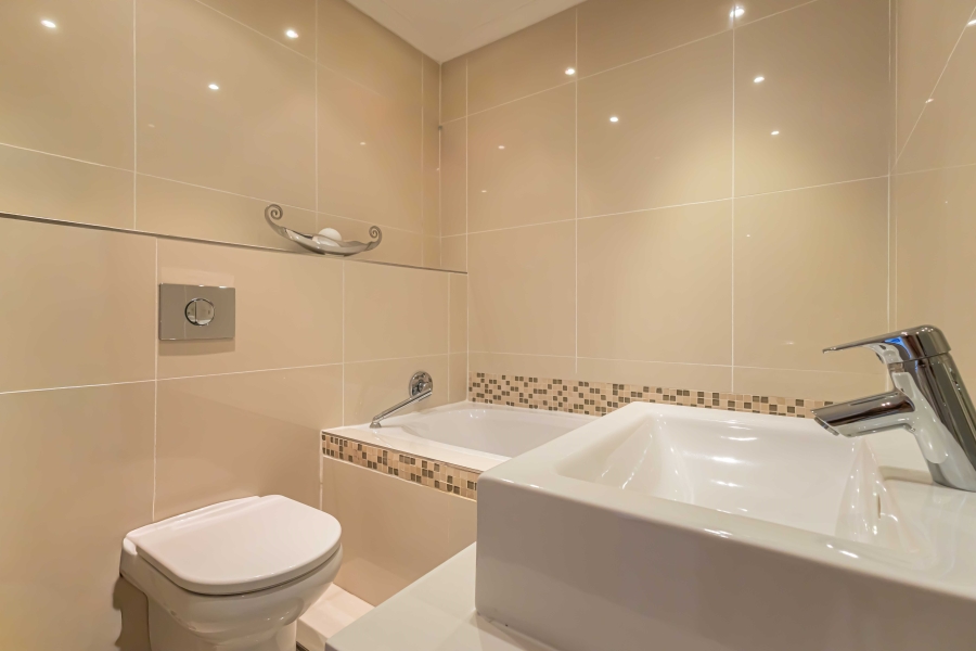 2 Bedroom Property for Sale in Sea Point Western Cape